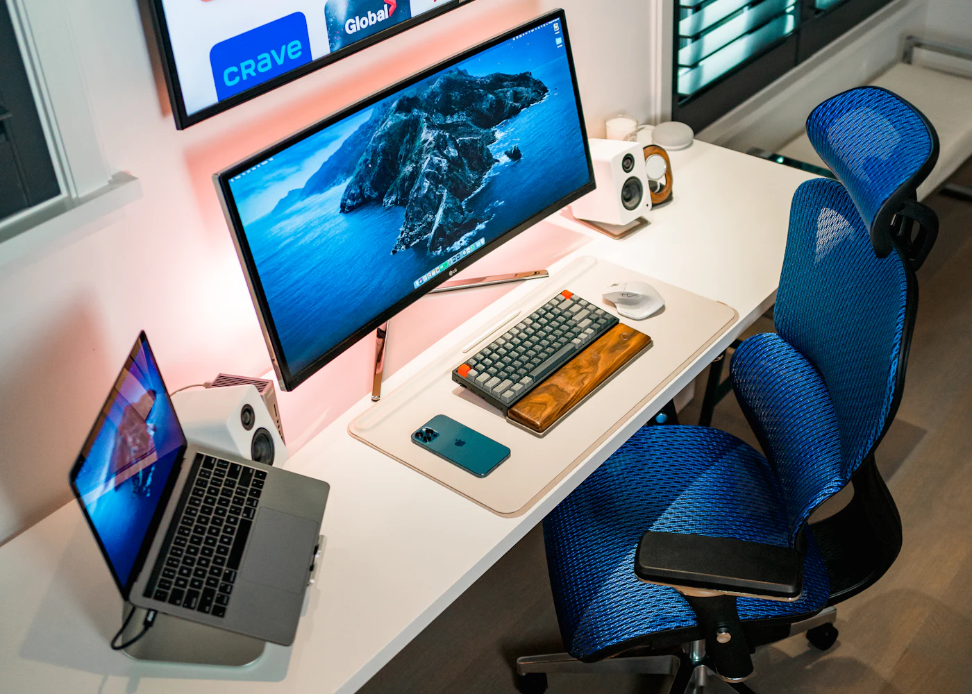 Puesto de trabajo con ordenador de sobremesa